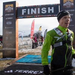 Plus Nutritionin ravitsemusterapeutti maalissa Ultra Paine 2024 -kilpailun toisella sijalla omassa ikäryhmässä.