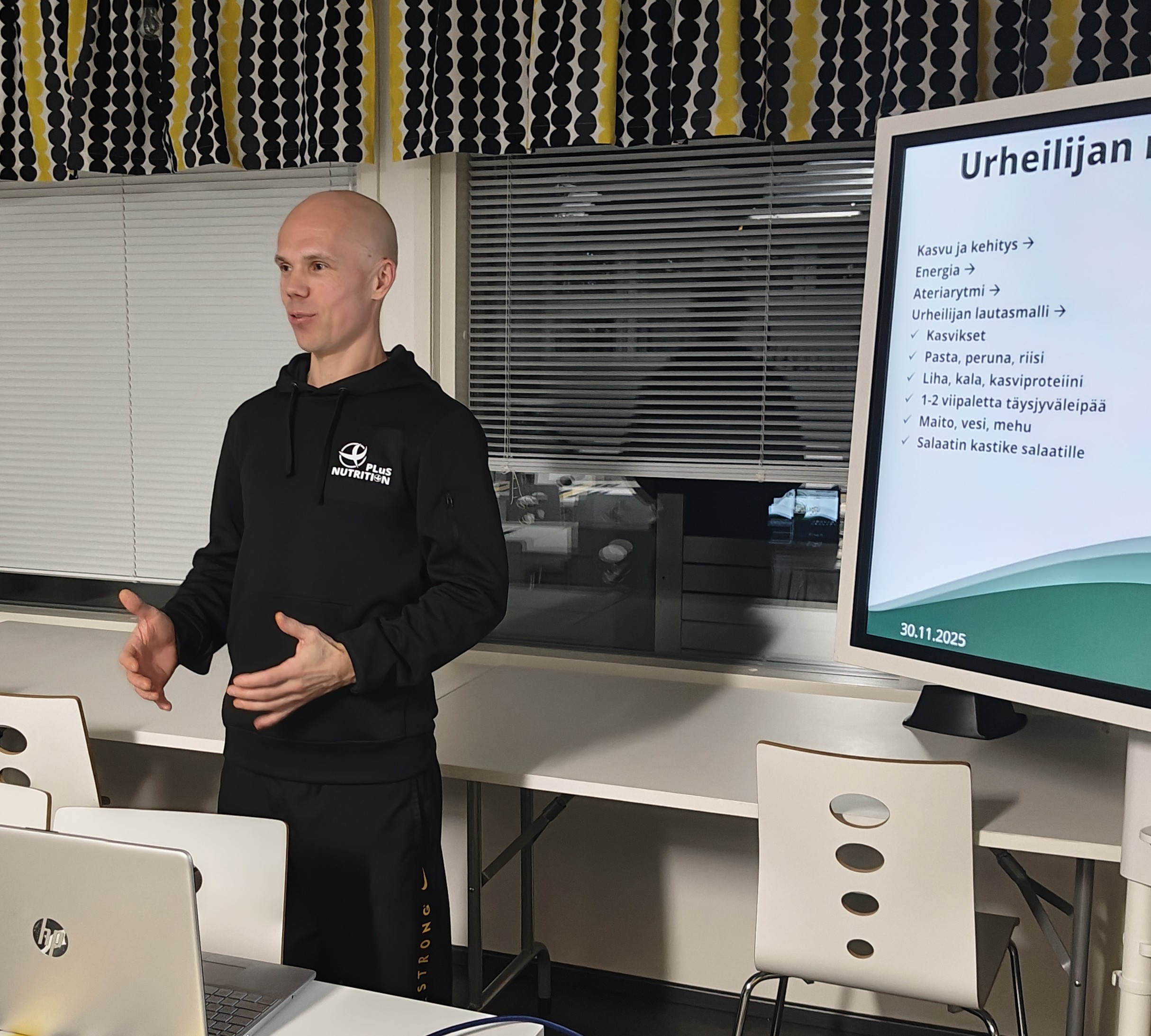 PLuS Nutrition dietitian doing a seminar presentation