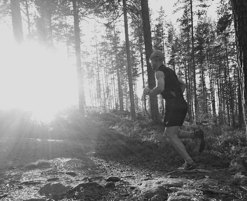 Plus Nutritionin ravitsemusterapeutti, online palvelut. Juoksua kesäisellä Puijon polulla.