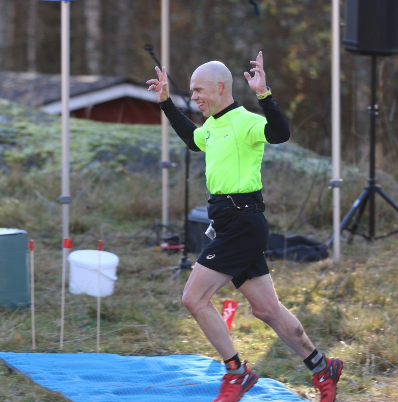 Ravitsemusterapia, ravitsemusterapeutti, Terveystieteiden maisteri. PLuS Nutriotion, palvelut etänä. Polkujuoksu kilpailu, Hiidenkierros, Mikkeli 2025. 27,5 km. Maalissa voittajana.